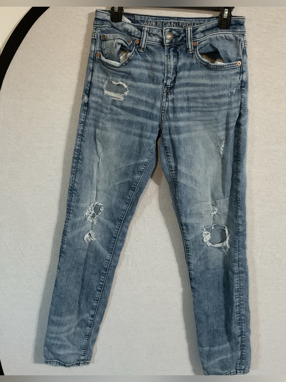 American Eagle Outfitters Light Wash Ripped Skinny Jeans size 28